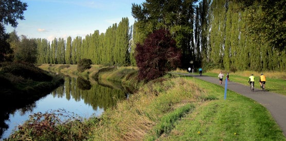 Cyclists on the Sammamish River Trail in Redmond, Wash. (Photo by Gene Bisbee/flickr)