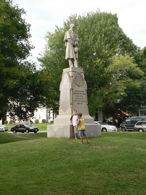 A statue in downtown Colchester honors Connecticut's Union soldiers killed in the Civil War. (Photo by Doug Kerr/flickr)