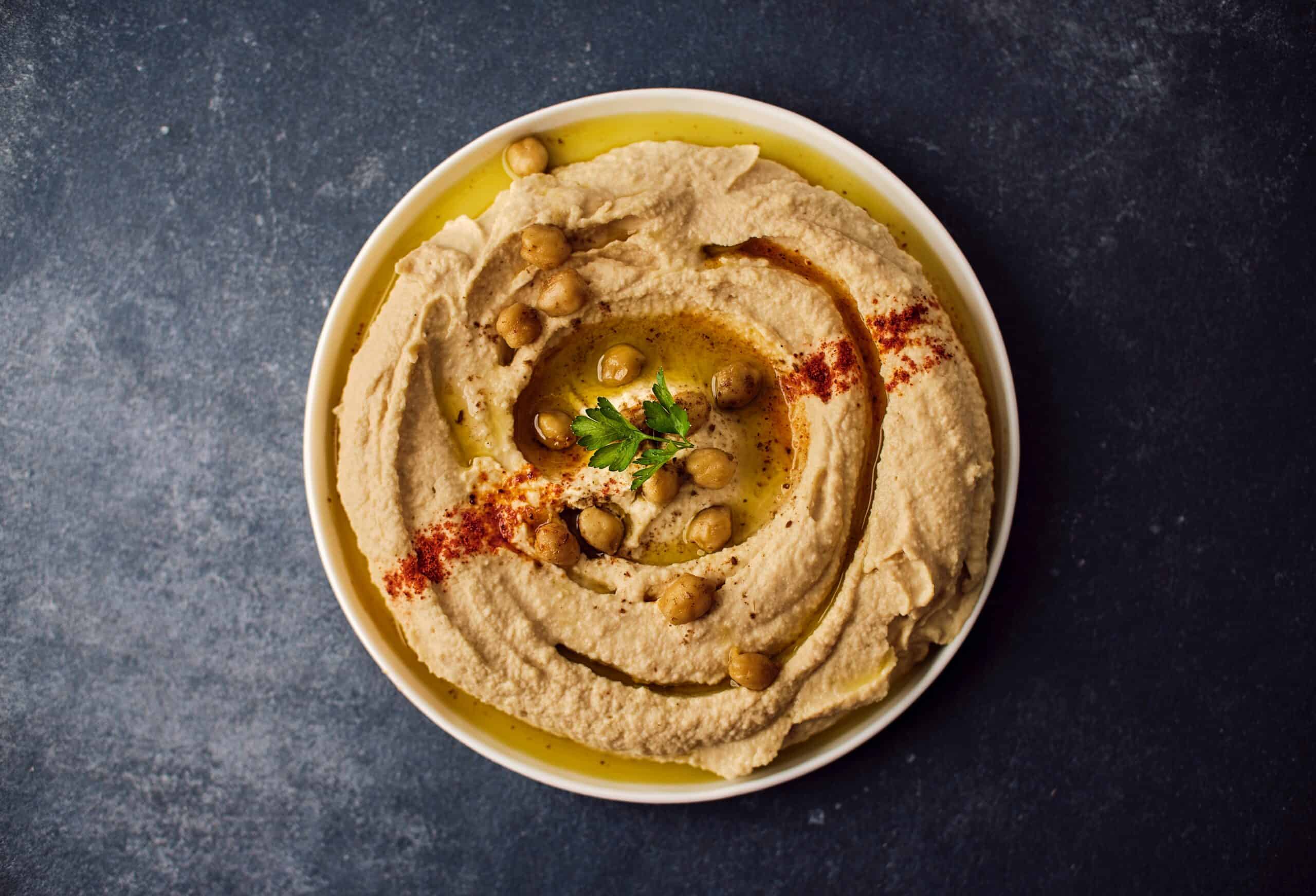 Hummus with chickpeas and paprika of our collection of snacks for runners.