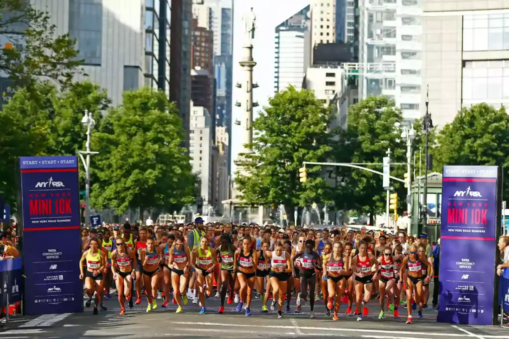 The starting line of the New York Mini 10K, one of the best 10K races in the US and in New York!