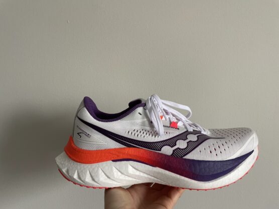 Side profile of the Saucony Endorphin Speed 4