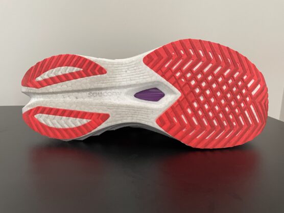 View of the Endorphin Speed 4 tread underneath