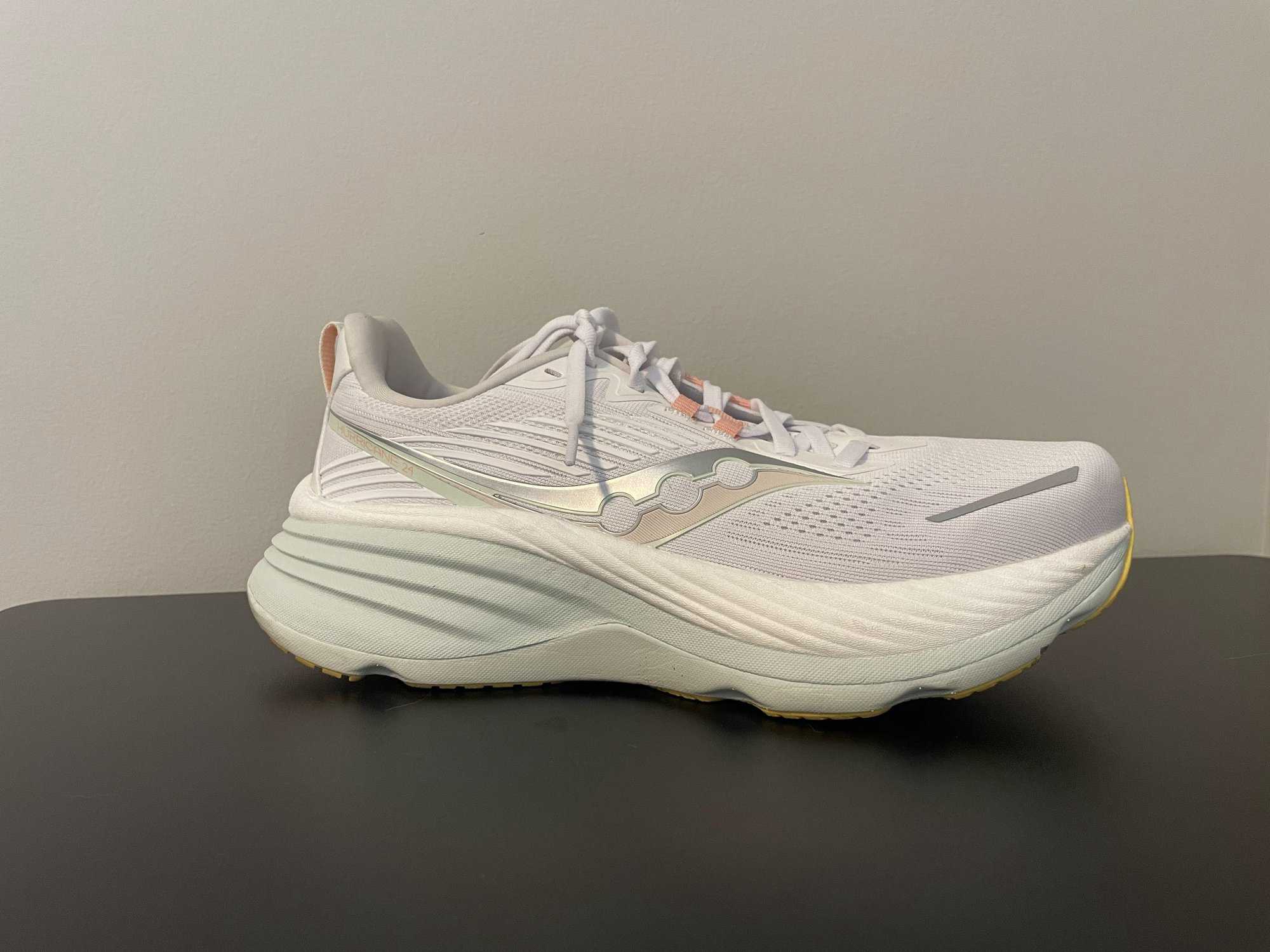 Side view of the Saucony Hurricane 24
