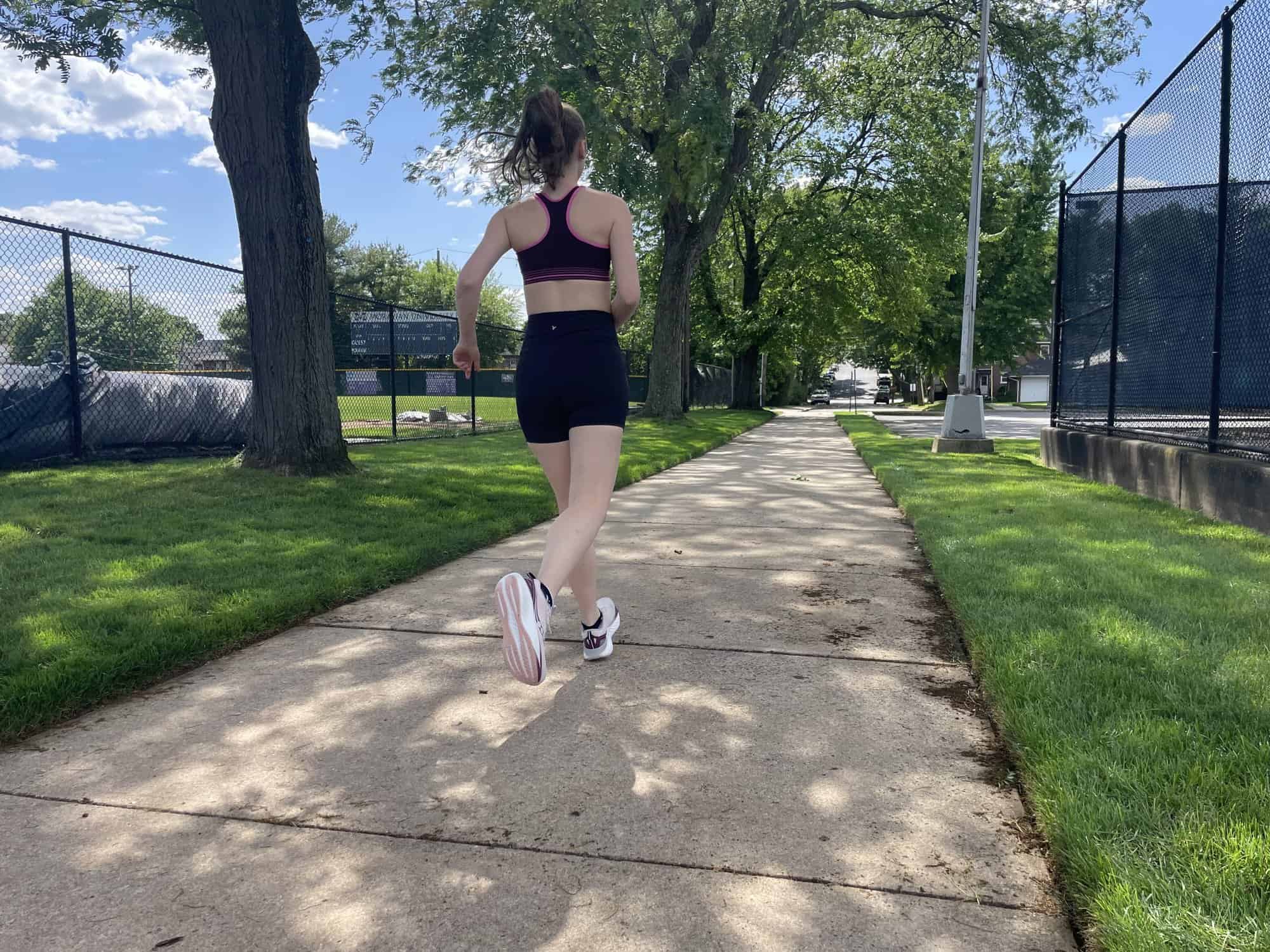 Our runner testing the Saucony triumph 22 to review