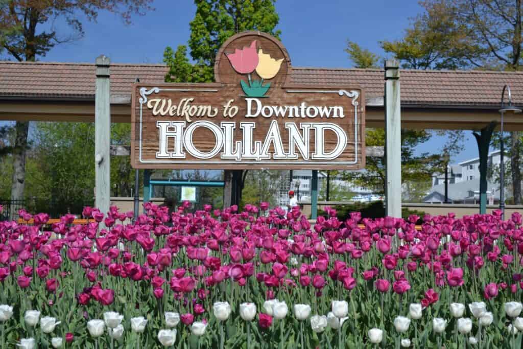 tulips in holland, michigan where the Tulip Time Run 10K is