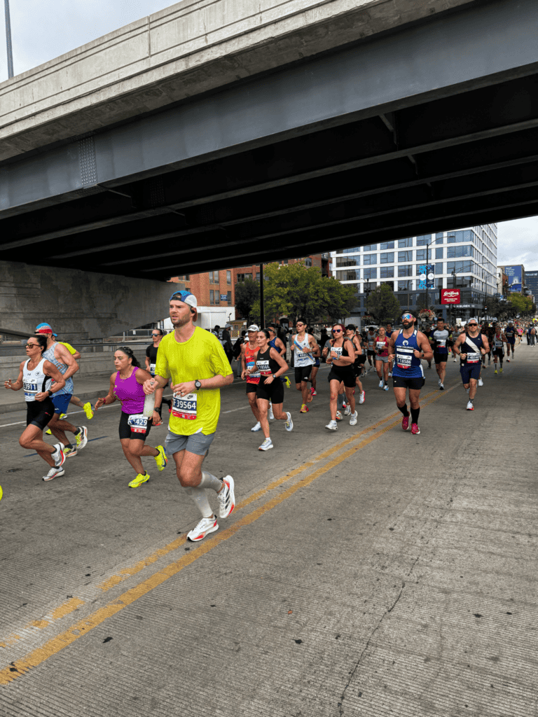 runners in the chicago marathon