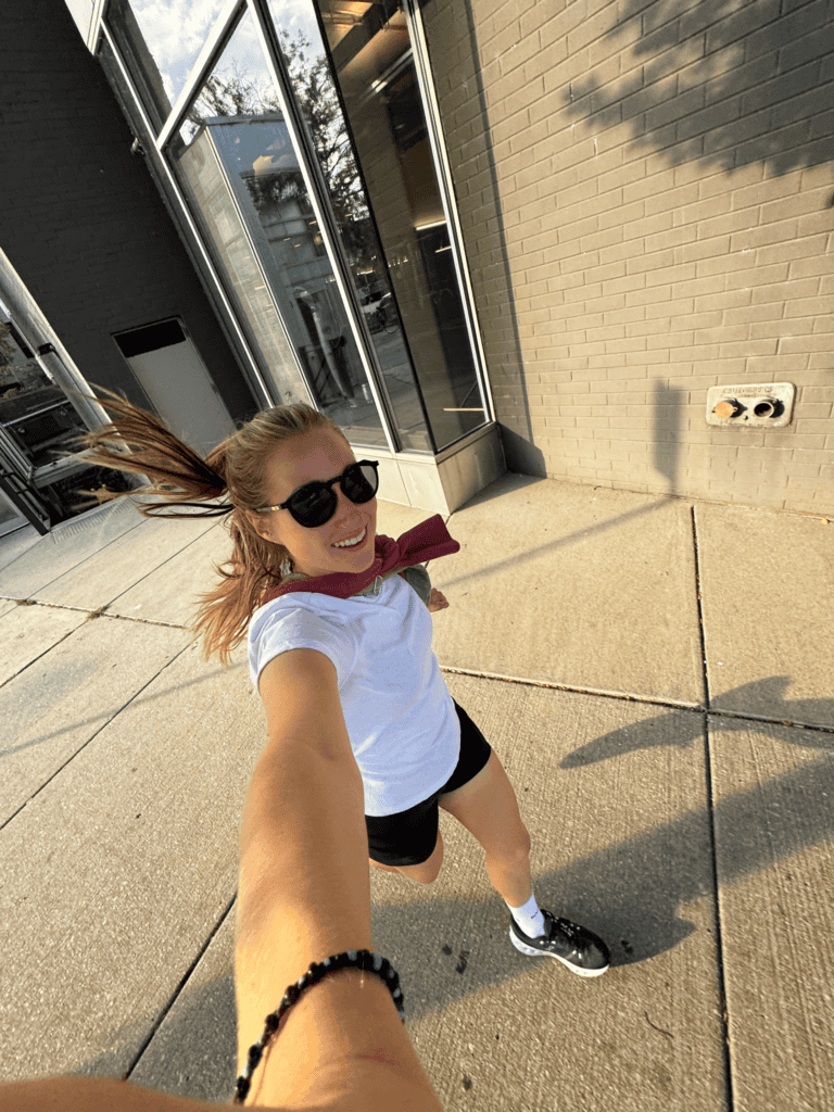 Katherine Brook running to cheer the Chicago Marathon.