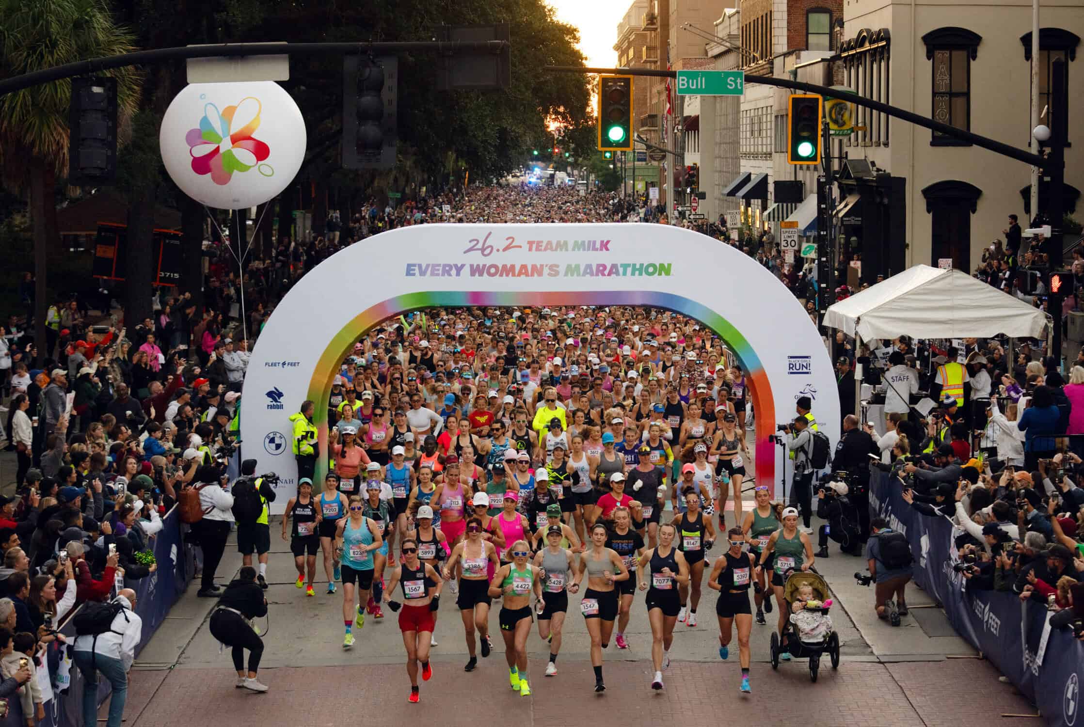 a group of runners starting the every woman's marathon.