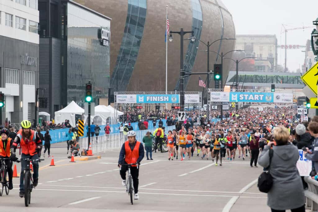 runners at the Milwaukee Half Marathon starting line